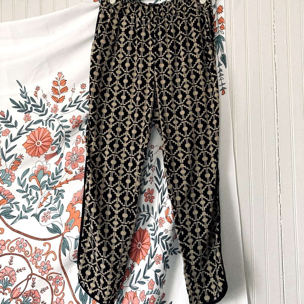 Ikat Tribal Print Black Tan Pants Forever 21 Women’s Sz Medium Dressy Casual